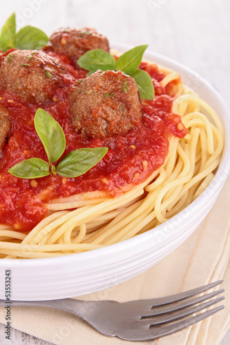 Photo: spaghetti with meatball and tomato sauce spaghetti with meatball and tomato sauce
