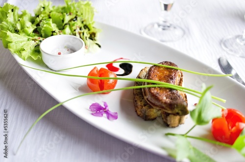 Photo: Foie gras poêlé sur toast Foie gras poêlé sur toast