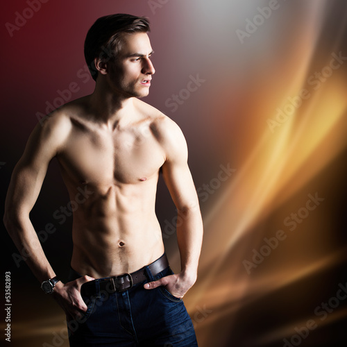 Photo: attraktiver muskulöser Mann attraktiver muskulöser Mann