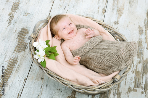 Photo: Baby im Korb Baby im Korb