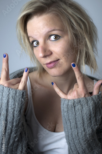 Photo: Verrückte blonde Frau Verrückte blonde Frau