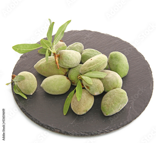 Photo: Amandes sur ardoise Amandes sur ardoise