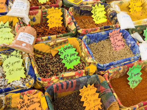 Photo: Vielfalt an Gewürzen auf dem Markt Vielfalt an Gewürzen auf dem Markt