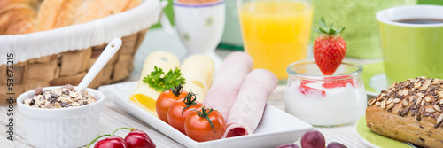 Photo: frühstück mit müsli und wurst frühstück mit müsli und wurst