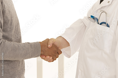 Photo: Poignée de main - Médecin / Patient Poignée de main - Médecin / Patient