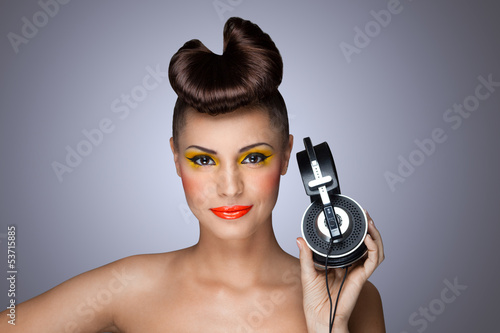 Photo: The headphones fashion. The headphones fashion.