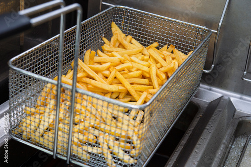 Photo: Patatine fritte in friggitrice Patatine fritte in friggitrice