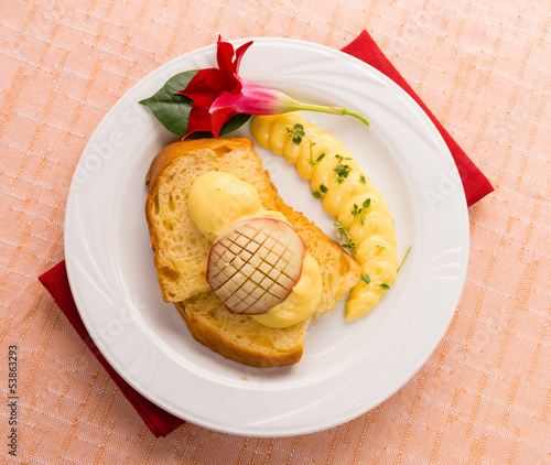 Photo: Dessert con crema pasticcera e frutta Dessert con crema pasticcera e frutta