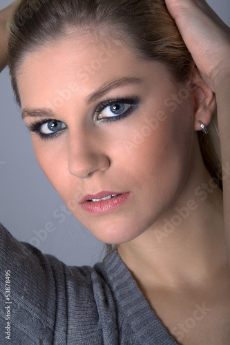 Photo: Hübsche junge Frau mit tollem Make Up Hübsche junge Frau mit tollem Make Up