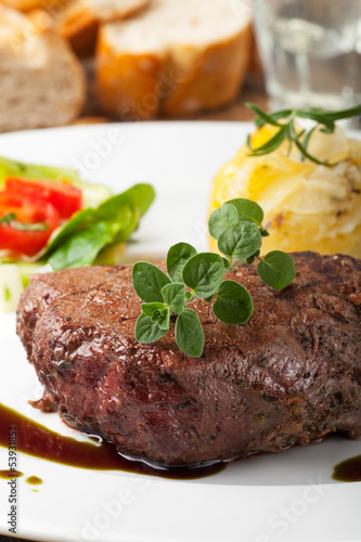 Photo: Gegrilltes Steak mit Oregano Gegrilltes Steak mit Oregano