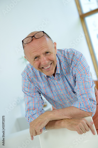 Photo: Portrait älterer Herr Best Ager Geistig Fit Portrait älterer Herr Best Ager Geistig Fit