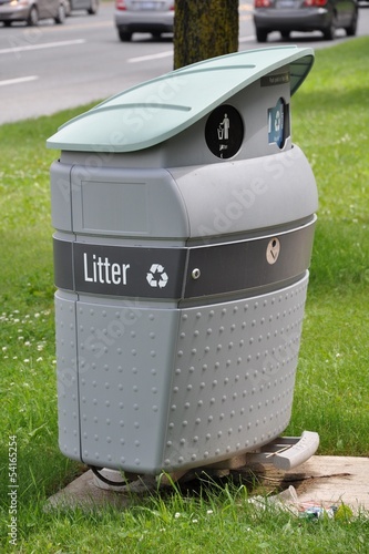 Photo: Trash bin Trash bin