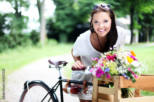 Photo: attraktives Model mit Fahrrad attraktives Model mit Fahrrad