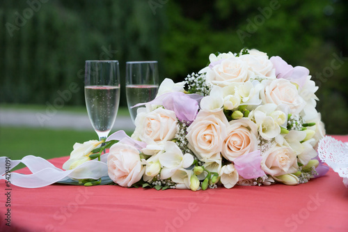Photo: Wedding bouquet and champagne glasses Wedding bouquet and champagne glasses