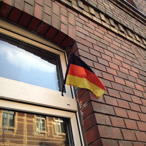 Instant Collection: Deutschlandfahne am Fenster Deutschlandfahne am Fenster