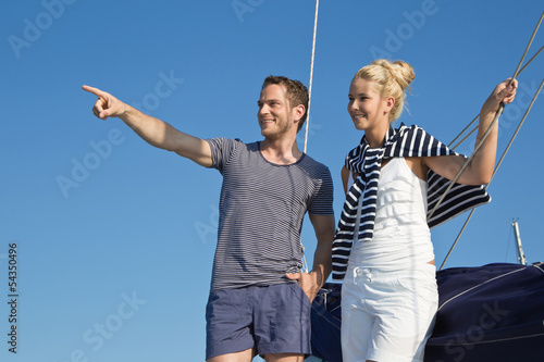 Photo: Hochzeitspaar auf Hochzeitsreise beim Segeln Hochzeitspaar auf Hochzeitsreise beim Segeln