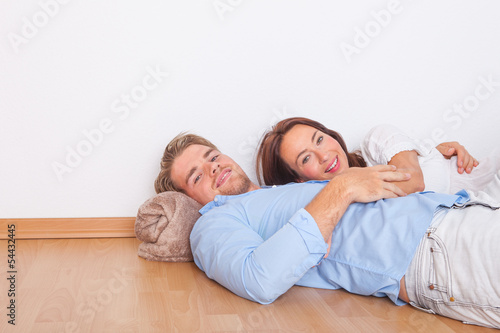 Photo: pärchen auf dem fußboden pärchen auf dem fußboden