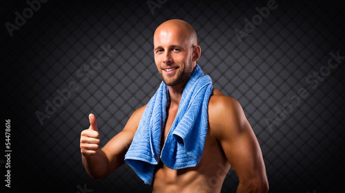 Photo: Sportler mit Daumen-Hoch-Geste Sportler mit Daumen-Hoch-Geste