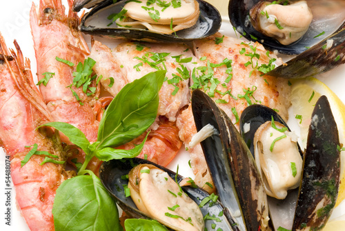 Photo: parrillada de pescados y mariscos parrillada de pescados y mariscos