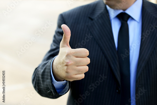 Photo: Mano che indica che va tutto bene Mano che indica che va tutto bene