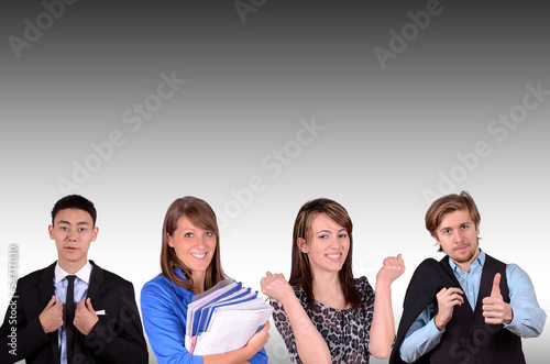 Photo: erfolgreiches junges team im büro erfolgreiches junges team im büro