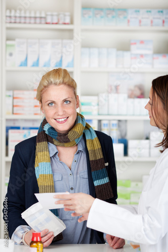Photo: einkauf in der apotheke einkauf in der apotheke
