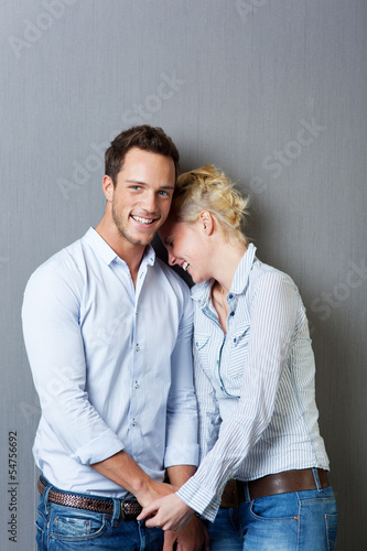 Photo: lachendes junges paar lachendes junges paar