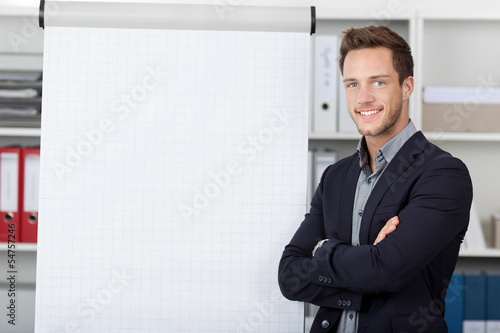 Photo: junger unternehmer am flipchart junger unternehmer am flipchart