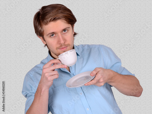 Photo: junger mann trinkt kaffee junger mann trinkt kaffee