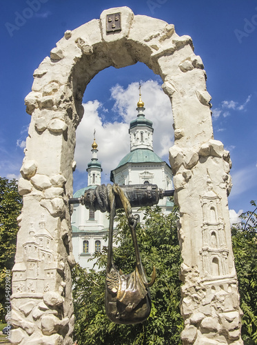 Photo: памятник сумке. памятник сумке.