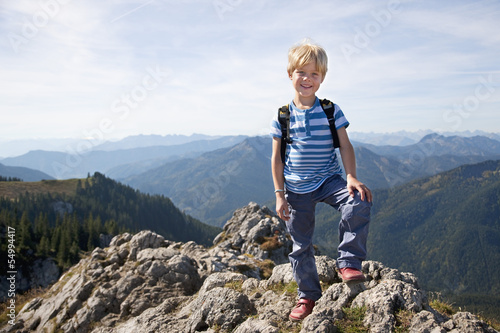 Photo: Deutschland, Bayern, Junge auf Berg Deutschland, Bayern, Junge auf Berg