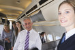 Foto: Deutschland, Bayern, München, Stewardess und Passagiere in der Business Class Flugzeugkabine Deutschland, Bayern, München, Stewardess und Passagiere in der Business Class Flugzeugkabine