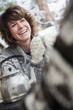 Foto: Österreich, Land Salzburg, Flachau, Winter, Junger Mann und Frau trinken heissen Tee Österreich, Land Salzburg, Flachau, Winter, Junger Mann und Frau trinken heissen Tee
