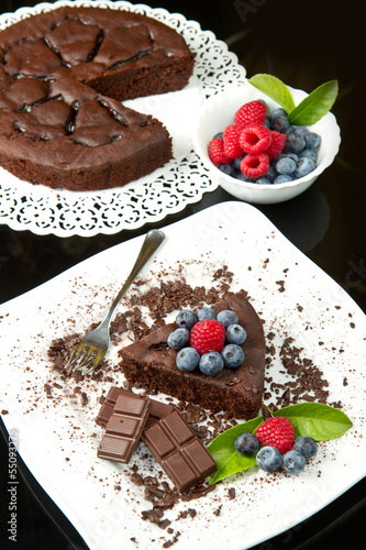 Photo: torta al cioccolato con frutti di bosco torta al cioccolato con frutti di bosco