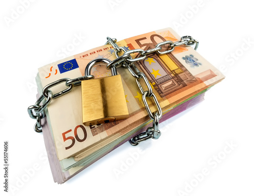 Photo: Euro-Geldscheine mit Kette und Vorhängeschloss Euro-Geldscheine mit Kette und Vorhängeschloss