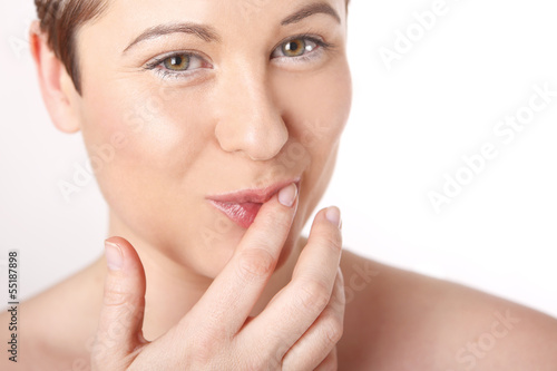 Photo: junge Frau geniesst junge Frau geniesst