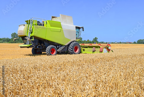 Photo: Grain harvesting combine Grain harvesting combine