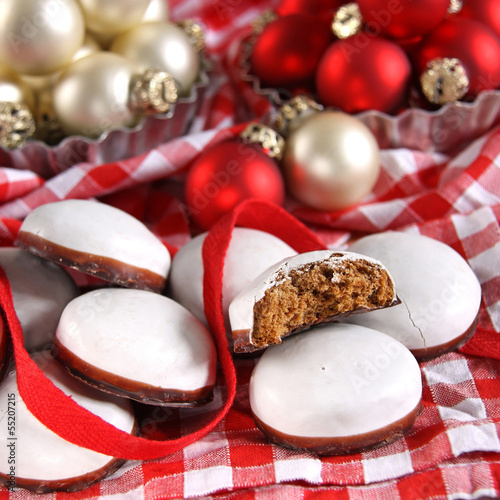 Photo: pfeffernüsse in weihnachtsdeko pfeffernüsse in weihnachtsdeko