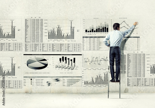 Photo: Businessman drawing sketch Businessman drawing sketch