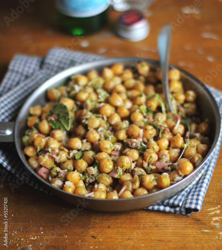 Photo: Chickpea with bacon and bay leaves Chickpea with bacon and bay leaves