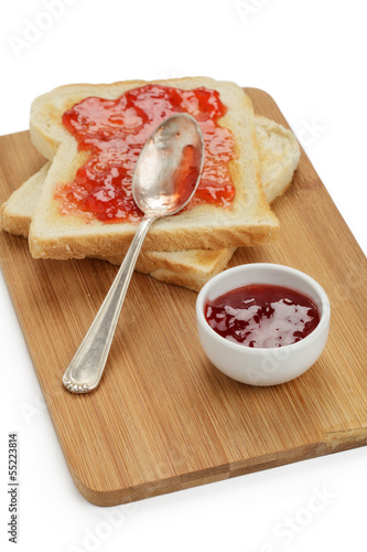 Photo: Toast mit Erdbeerkonfitüre Toast mit Erdbeerkonfitüre