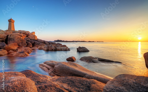 Photo: Littoral de Pors-Kamor au crépuscule, St-Guirec. Littoral de Pors-Kamor au crépuscule, St-Guirec.