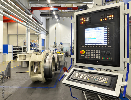 Photo: Bedienung Industriemaschine Bedienung Industriemaschine