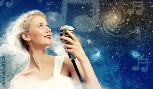 Photo: Image of female singer Image of female singer