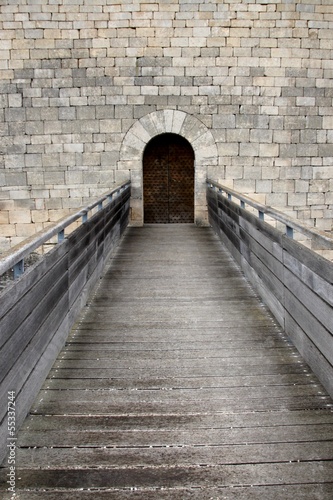 Photo: Entrée du Château de Lacoste, Vaucluse Entrée du Château de Lacoste, Vaucluse