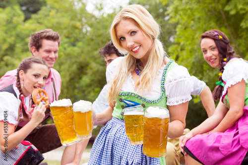Photo: bedienung zum oktoberfest bedienung zum oktoberfest