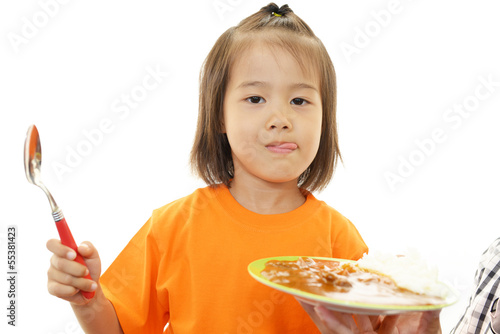 Photo: 食事をする女の子 食事をする女の子