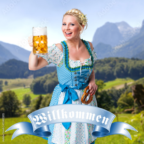 Photo: junge blonde Frau im Dirndl vor Alpenpanorama junge blonde Frau im Dirndl vor Alpenpanorama