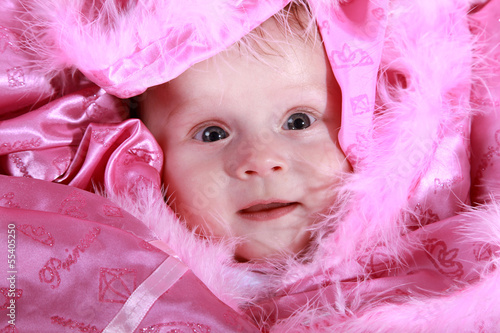 Photo: Süßes Kind Mädchen im Foto Studio Süßes Kind Mädchen im Foto Studio