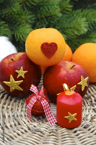 Photo: Adventskerze und Obstteller Adventskerze und Obstteller